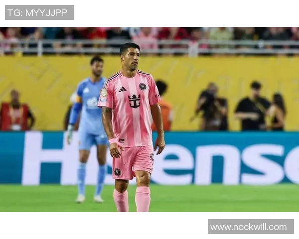 各大足球明星球衣的魅力与风格解析，展现个性与团队精神的完美结合